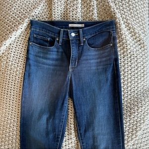 Levi’s 311 Shaping Skinny Jeans Size 27